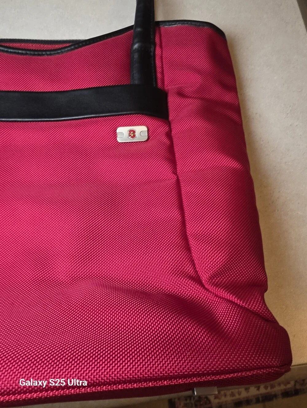 Victorinox Mobilizer NXT 4.0 Large Canvas Tote Bag - Red & Black EUC